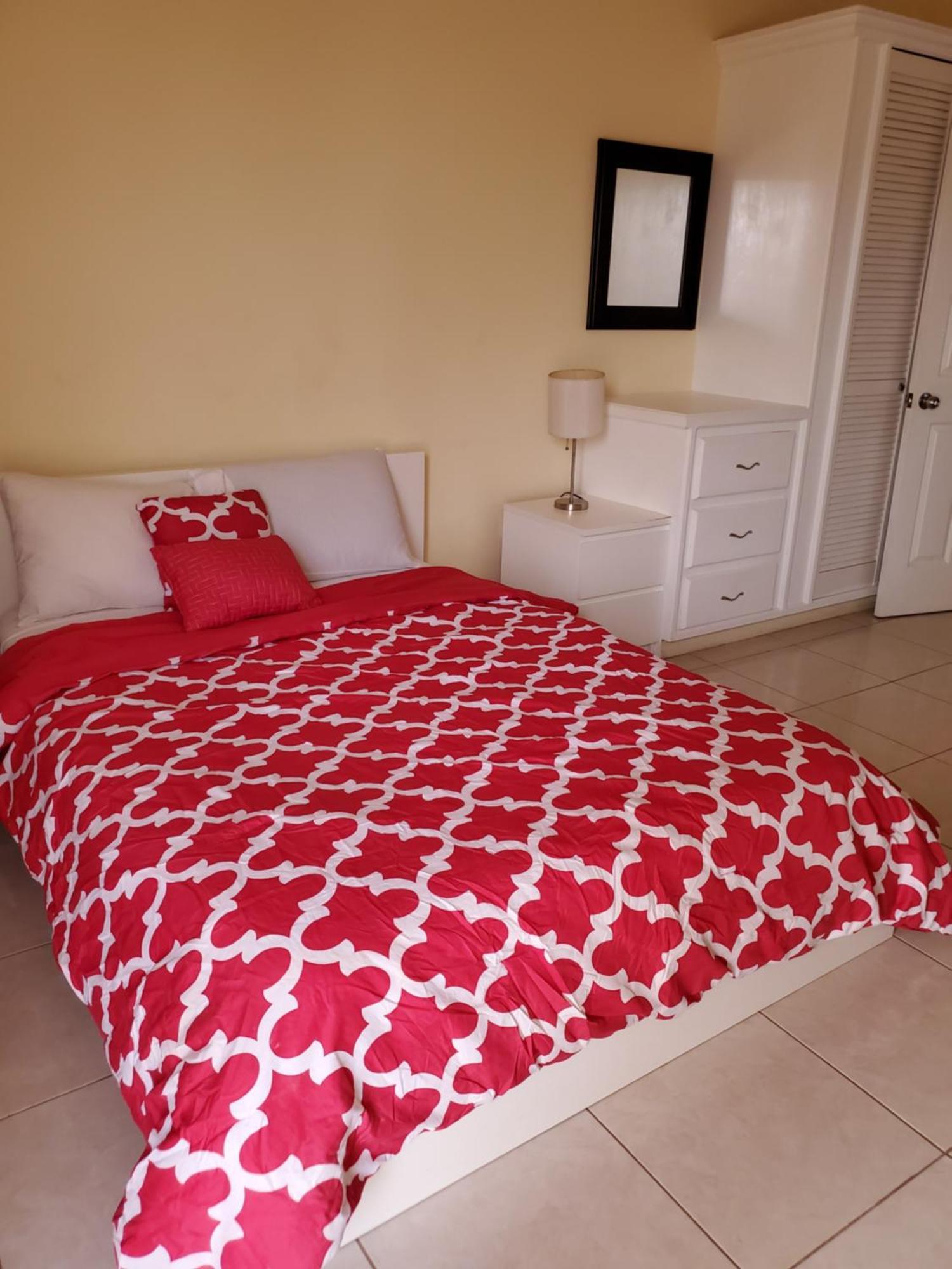 Yacht View Apartments True Blue Екстериор снимка